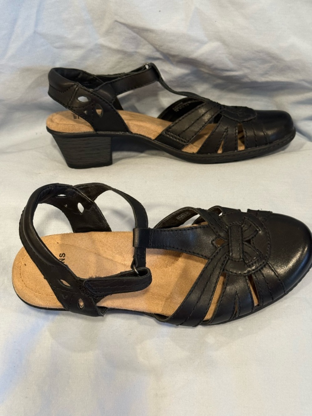 Earth Origins Black Leather Cutout T-Strap Slingback Sandals